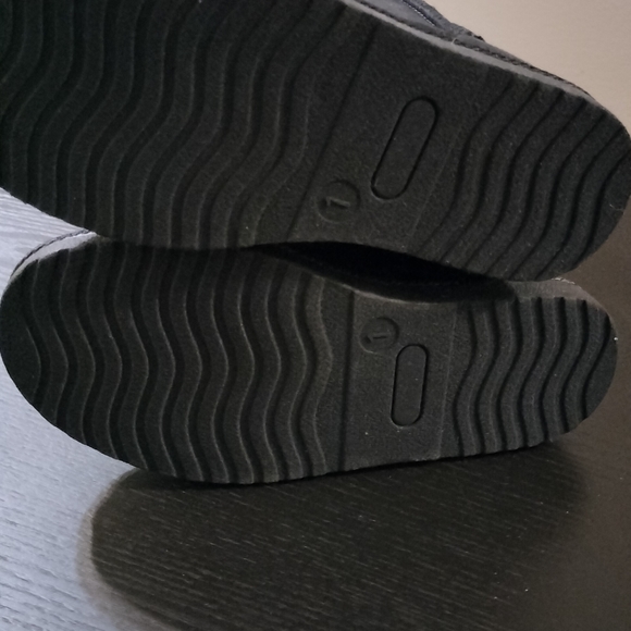 Classic Ugg Inspired Suede Winter Boots Size 1 - Picture 6 of 8